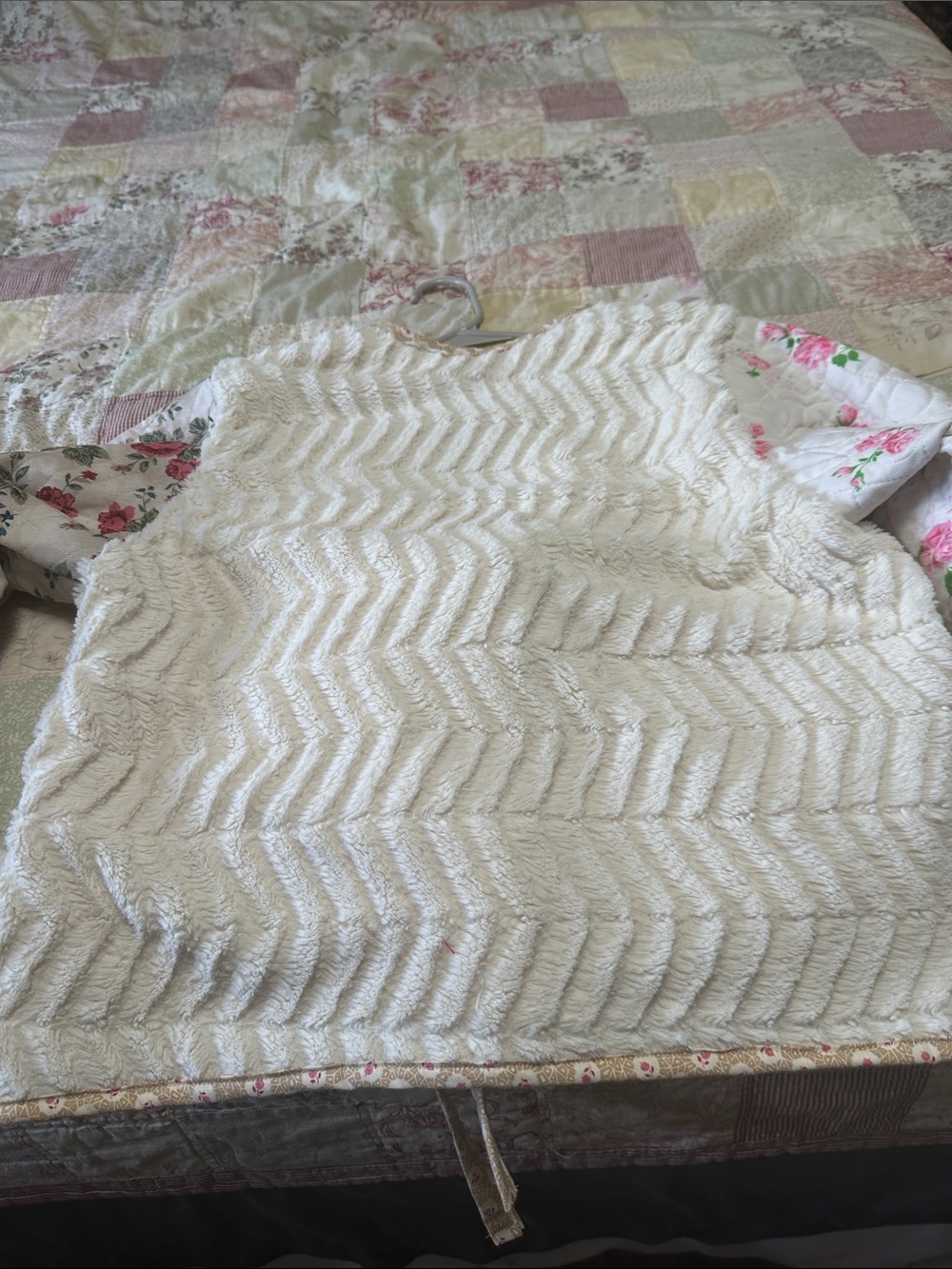 Cream Quilted Tie-Front Jacket with Pink Floral Sleeves - Picture 2 of 2